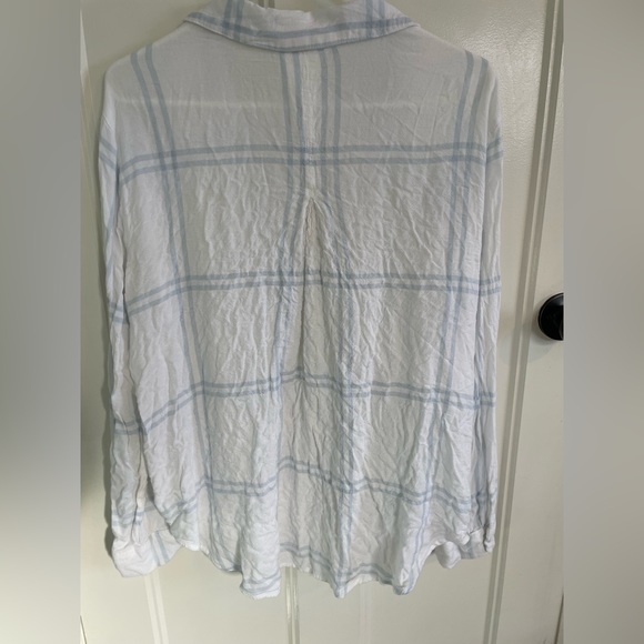 Jane + Delancey lightweight button down top - Picture 3 of 4